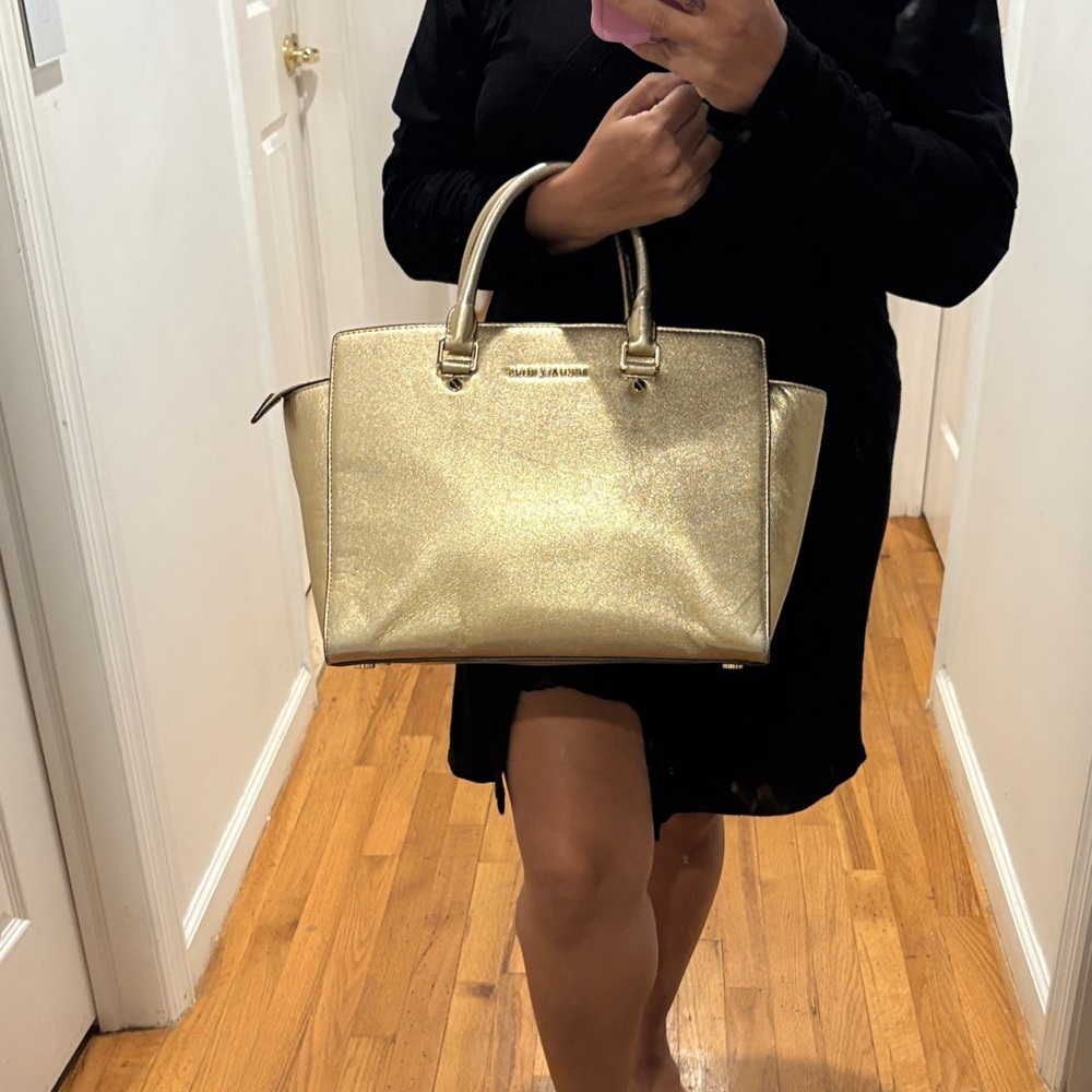 Michael Kors SELMA large Gold Tote - Picture 9 of 13